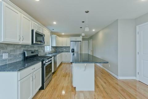 79 Castle St, Springfield, MA 01108 photo 3