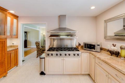 24 Blackthorn Dr, Worcester, MA 01609 photo 17