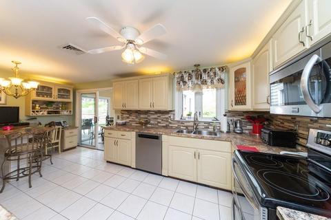 49 Murphy Ln, Chicopee, MA 01020 photo 2