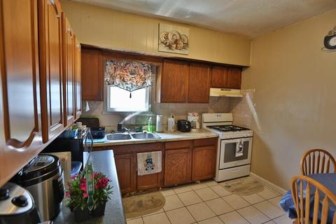 197 County St, Fall River, MA 02723 photo 9