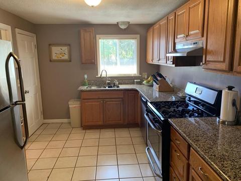 28 E Allen Ridge Rd, Springfield, MA 01118 photo 8