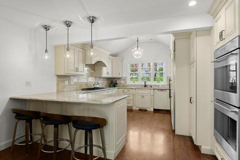 60 Thackeray Rd, Wellesley, MA 02481 photo 5