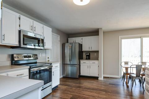 37 Wildflower Dr, Sutton, MA 01590 photo 3