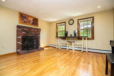 3 Holding St, Beverly, MA 01915 photo 6