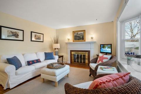 7 Susan Rd, Marblehead, MA 01945 photo 4
