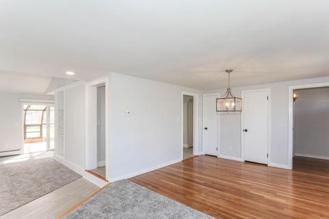 225 El Paso St, Springfield, MA 01104 photo 9