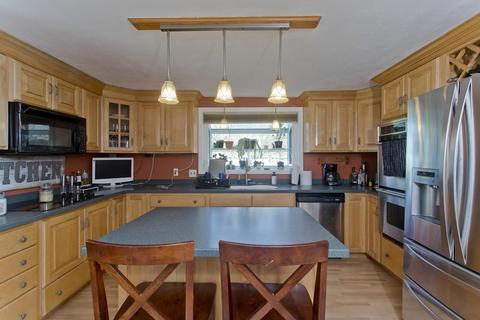 38 Pine Acre Rd, Springfield, MA 01129 photo 2