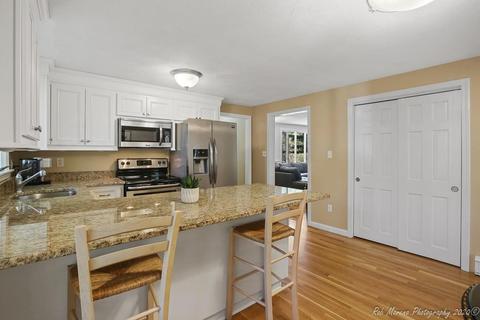 27 Dascomb Rd, Andover, MA 01810 photo 8