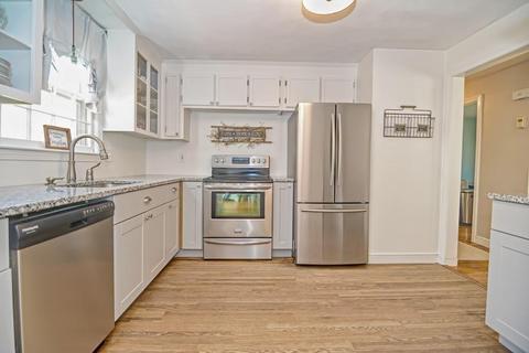 10 Bent St, Franklin, MA 02038 photo 4