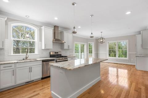 33 Fleming Ave, Andover, MA 01810 photo 2