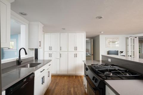 10 Fallons Point Rd, Hanson, MA 02341 photo 5