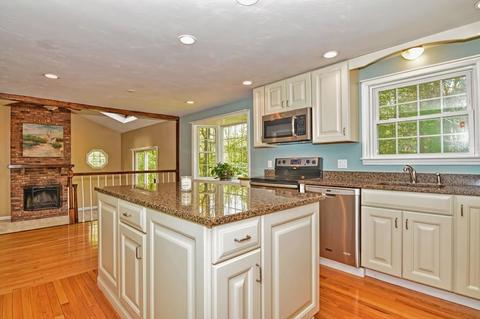 792 Ware St, Mansfield, MA 02048 photo 2