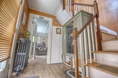 7 Leighton Ct, Gloucester, MA 01930 photo 6
