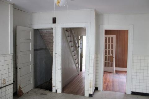 21 Clinton St, Easthampton, MA 01027 photo 8
