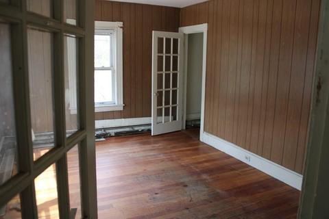 21 Clinton St, Easthampton, MA 01027 photo 5