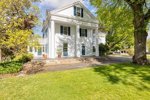 67 Pine St, Danvers, MA 01923 photo 2