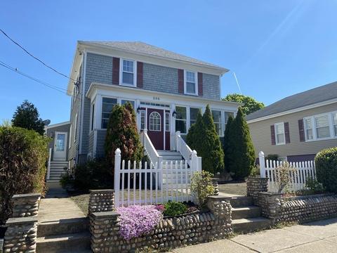 596 King Philip St, Fall River, MA 02724 photo 1