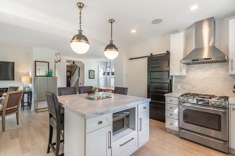 5 Gerry St, Marblehead, MA 01945 photo 3