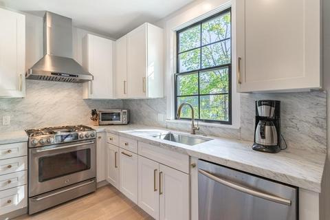 5 Gerry St, Marblehead, MA 01945 photo 4