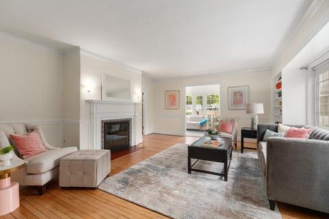 8 Upland Rd, Wellesley, MA 02482 photo 2