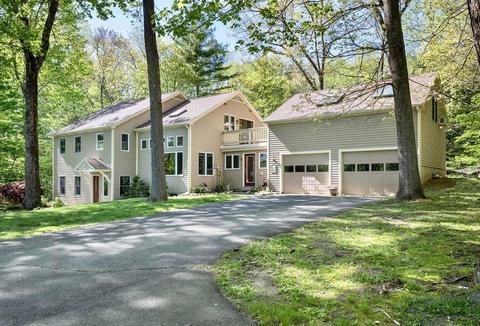 48 Winterberry Ln, Northampton, MA 01062 photo 2