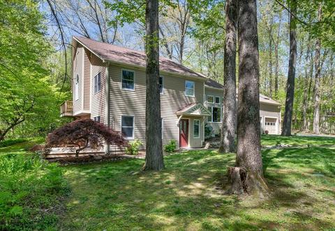 48 Winterberry Ln, Northampton, MA 01062 photo 3