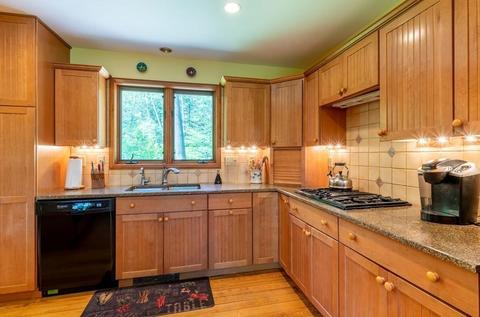 48 Winterberry Ln, Northampton, MA 01062 photo 8