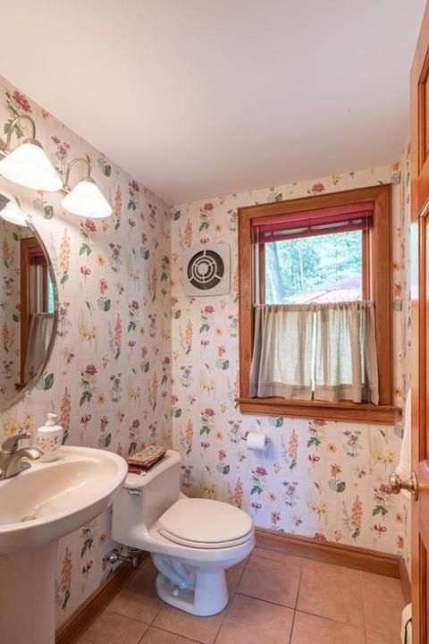 48 Winterberry Ln, Northampton, MA 01062 photo 11