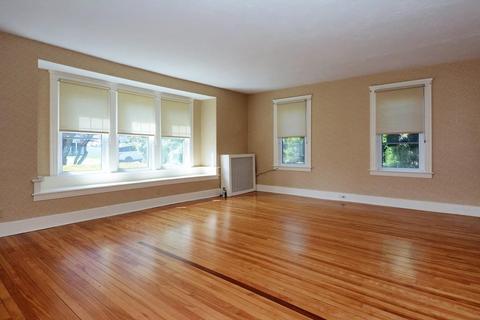 8 Saint Marks Rd, Worcester, MA 01606 photo 12