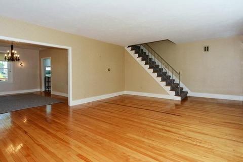 8 Saint Marks Rd, Worcester, MA 01606 photo 10