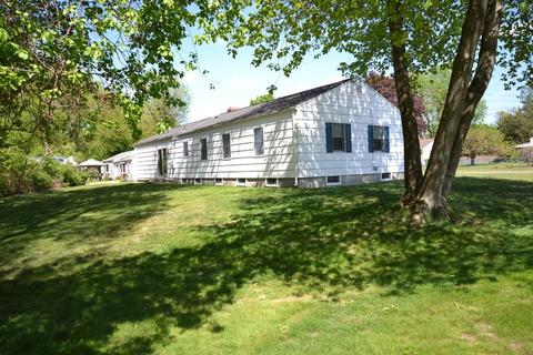 405 Hermitage Dr, Springfield, MA 01129 photo 27