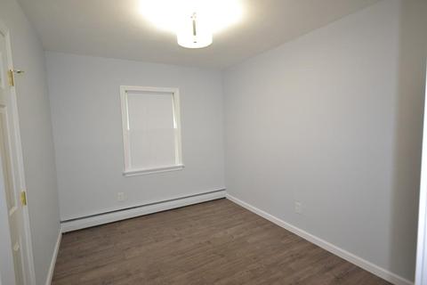 405 Hermitage Dr, Springfield, MA 01129 photo 17