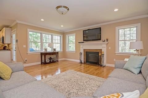 19 Asylum St, Mendon, MA 01756 photo 12