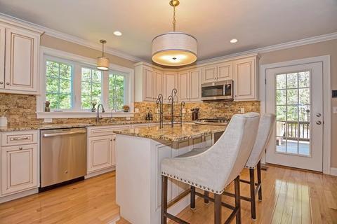 19 Asylum St, Mendon, MA 01756 photo 8