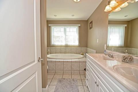 577 Detroit St, Fall River, MA 02721 photo 17