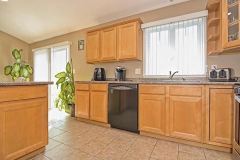 577 Detroit St, Fall River, MA 02721 photo 8