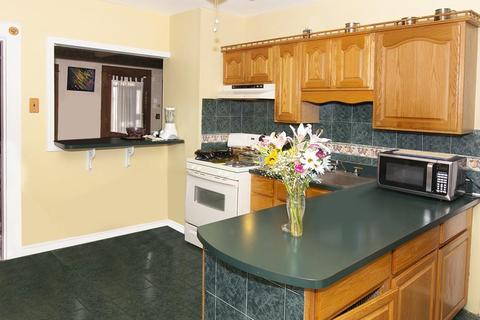 93 Duryea St, Springfield, MA 01104 photo 4