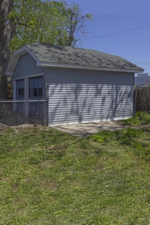 93 Duryea St, Springfield, MA 01104 photo 3