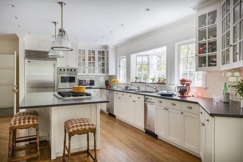 85 Sears Rd, Brookline, MA 02445 photo 12