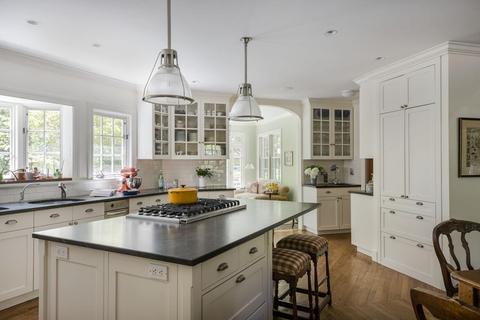 85 Sears Rd, Brookline, MA 02445 photo 11