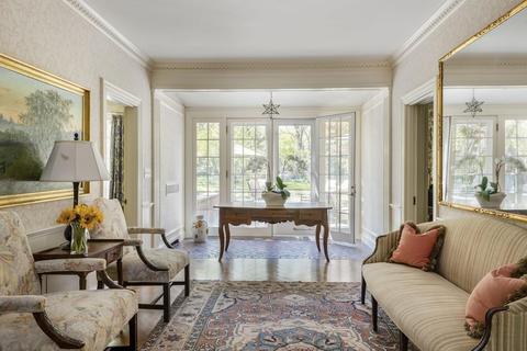85 Sears Rd, Brookline, MA 02445 photo 4