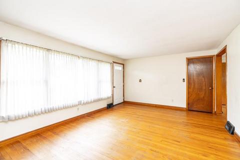 18 Brittany Rd, Springfield, MA 01151 photo 4