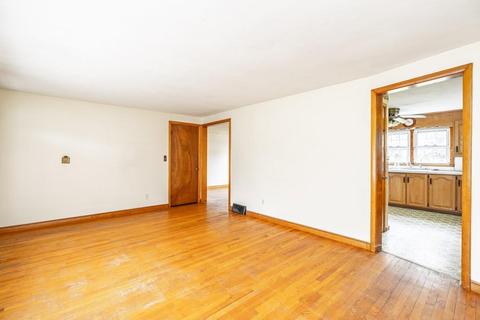 18 Brittany Rd, Springfield, MA 01151 photo 3