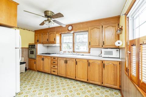18 Brittany Rd, Springfield, MA 01151 photo 7