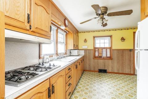 18 Brittany Rd, Springfield, MA 01151 photo 8