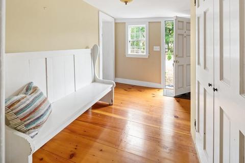 347 Main St, Hingham, MA 02043 photo 4