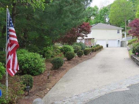 8 Patrick Cir, Stoneham, MA 02180 photo 2