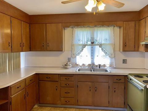 25 Cedar St, Ludlow, MA 01056 photo 5