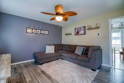 25 Bruce St, Springfield, MA 01119 photo 4