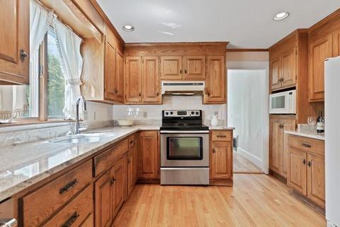 682 Great Plain Ave, Needham, MA 02492 photo 10